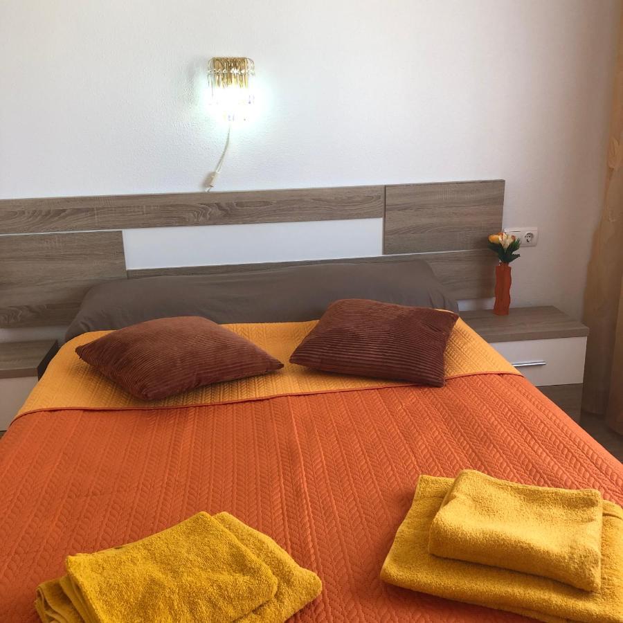 Schoene Wohnung Mit Pool , Wi-Fi Und Privat Garage Торевьиа Экстерьер фото