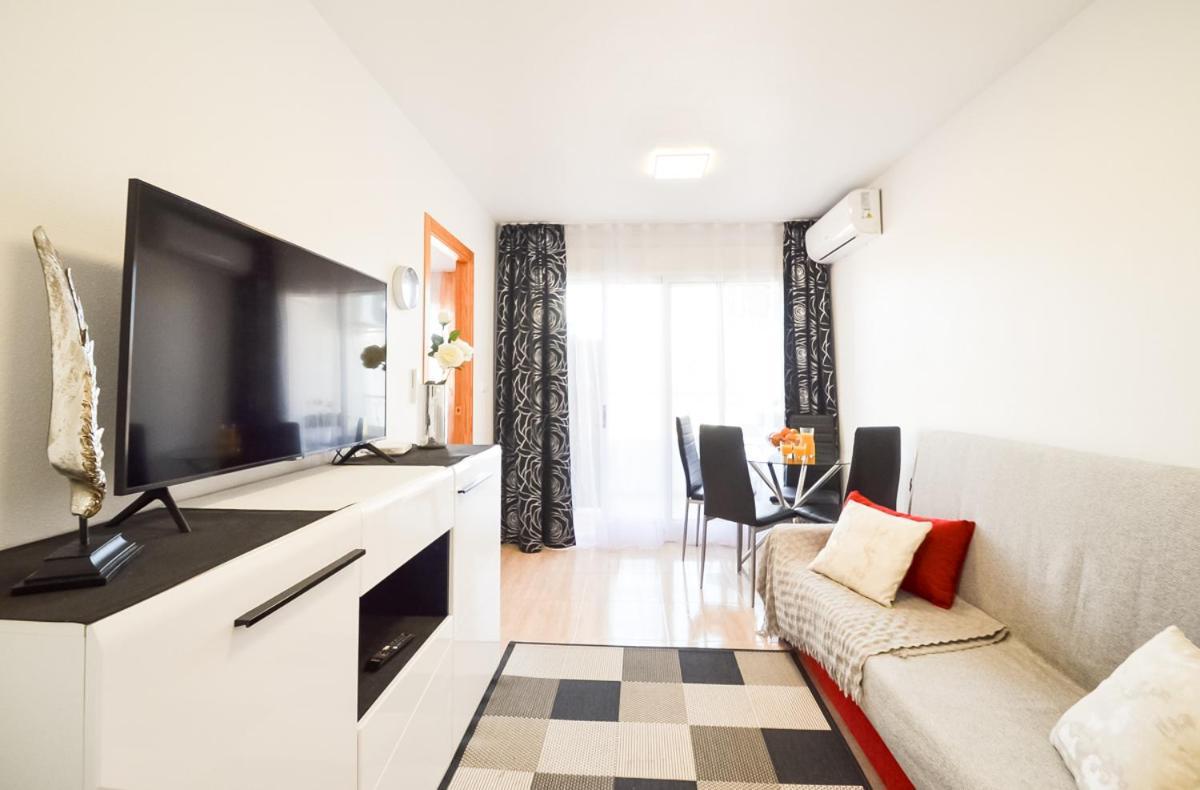 Schoene Wohnung Mit Pool , Wi-Fi Und Privat Garage Торевьиа Экстерьер фото