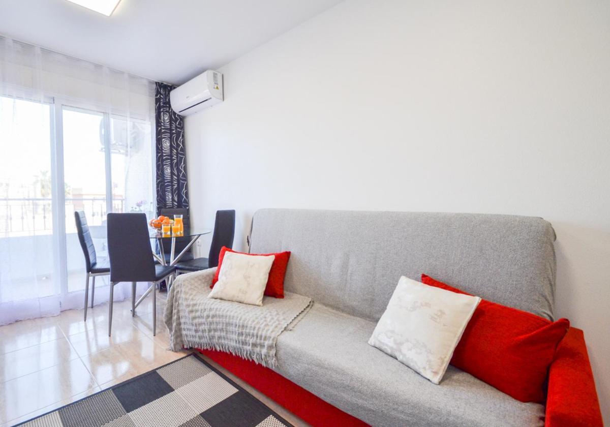 Schoene Wohnung Mit Pool , Wi-Fi Und Privat Garage Торевьиа Экстерьер фото