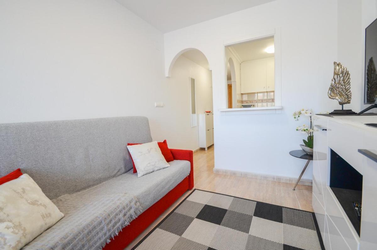 Schoene Wohnung Mit Pool , Wi-Fi Und Privat Garage Торевьиа Экстерьер фото