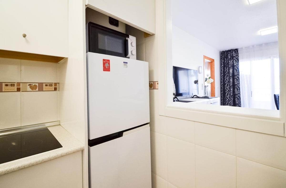 Schoene Wohnung Mit Pool , Wi-Fi Und Privat Garage Торевьиа Экстерьер фото
