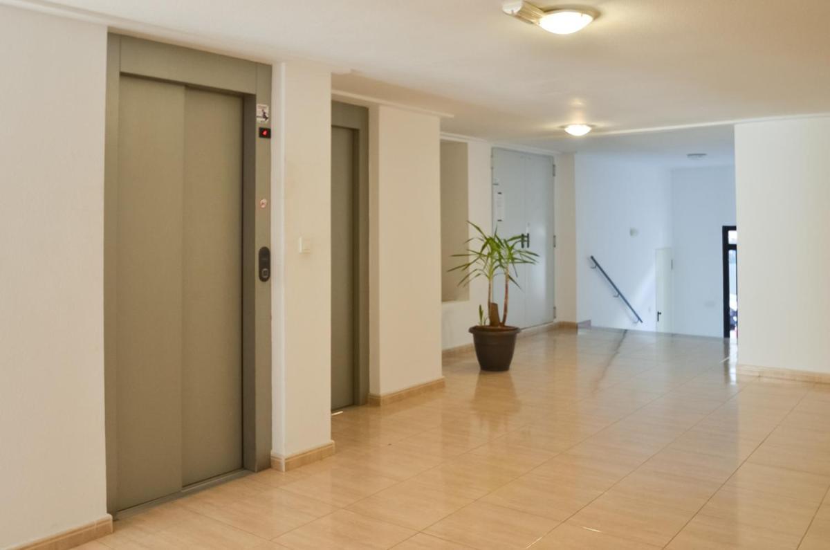 Schoene Wohnung Mit Pool , Wi-Fi Und Privat Garage Торевьиа Экстерьер фото