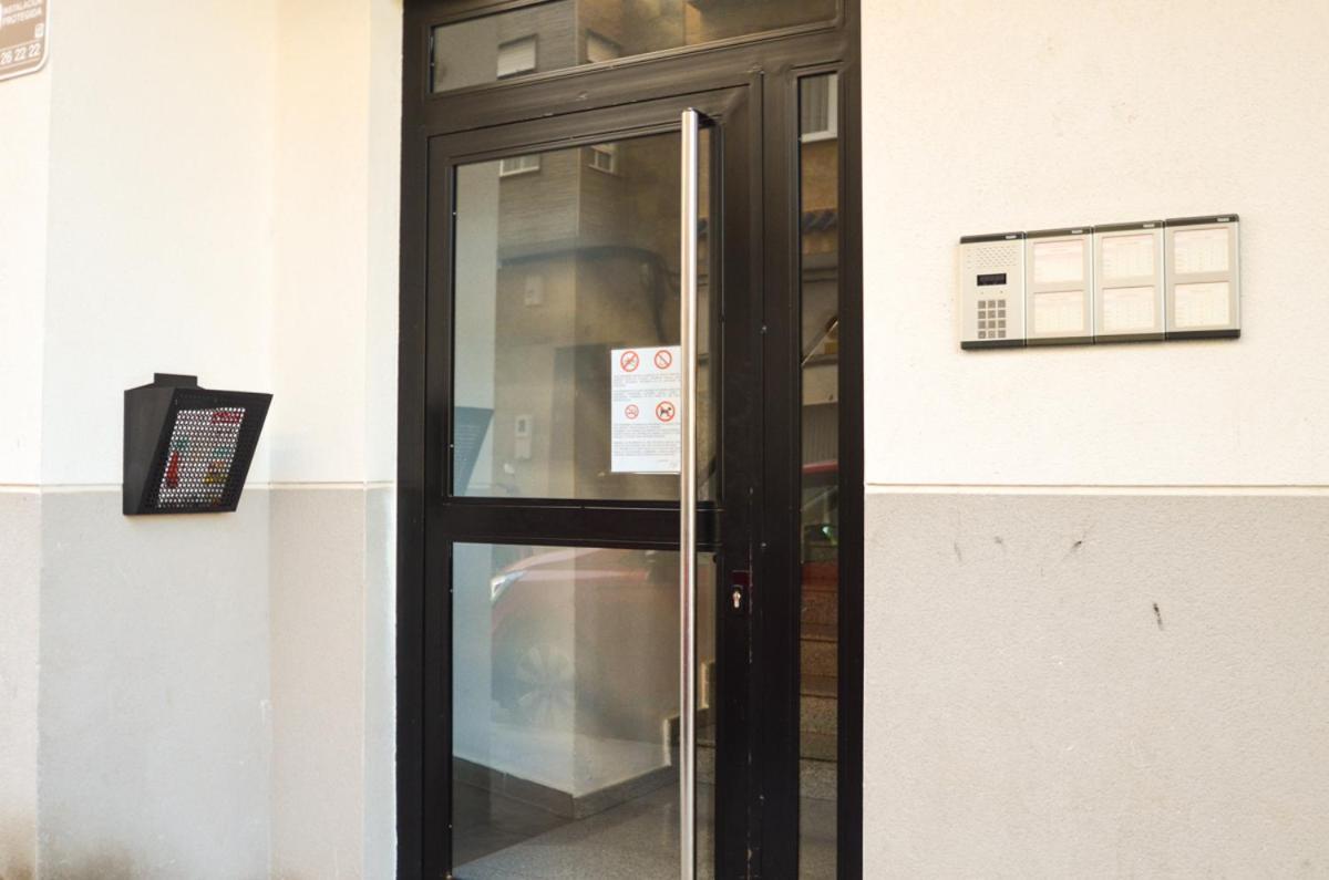 Schoene Wohnung Mit Pool , Wi-Fi Und Privat Garage Торевьиа Экстерьер фото